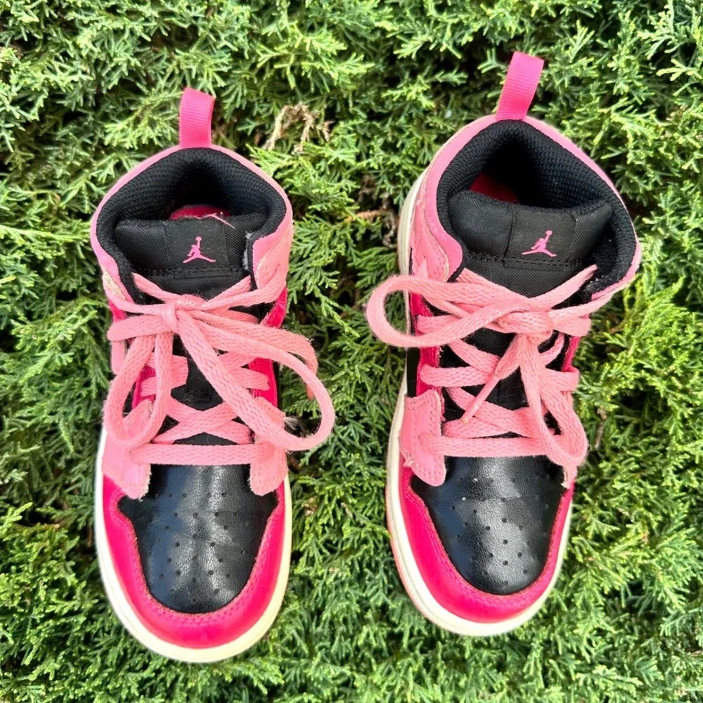 Nike Air Jordan 1 Mid Athletic Shoes Toddler Size 10 Coral Chalk Pink Sneakers